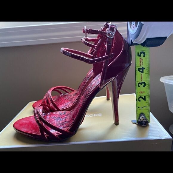 Red Delicious Faux Snakeskin Heels Size 8 - Picture 5 of 5